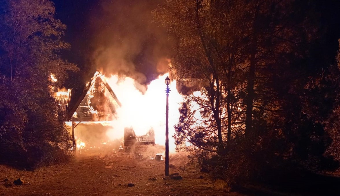El Bolsón: Un incendio de magnitud consumió en su totalidad una vivienda en Villa Turismo