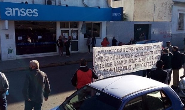 Río Negro: Reclamo de los retirados de la policía al Anses por la inclusión en las plantillas