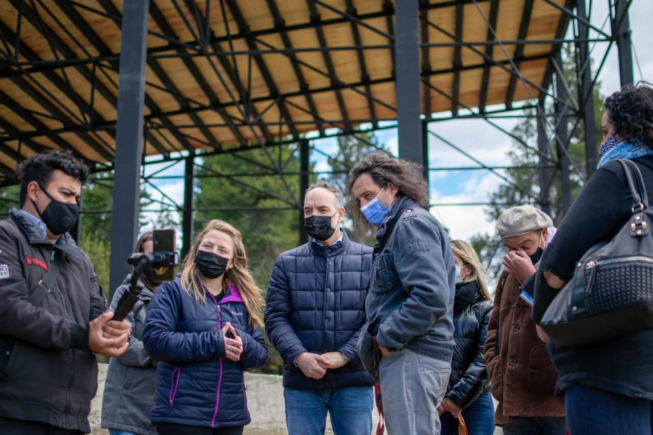 Bariloche: Marks y Doñate recorrieron el avance de  obras del teatro público