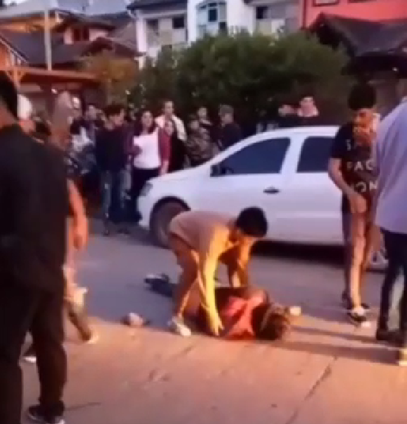 EL BOLSÓN: HALLOWEEN TERMINÓ CON LA VIOLENTA AGRESIÓN A UN JOVEN