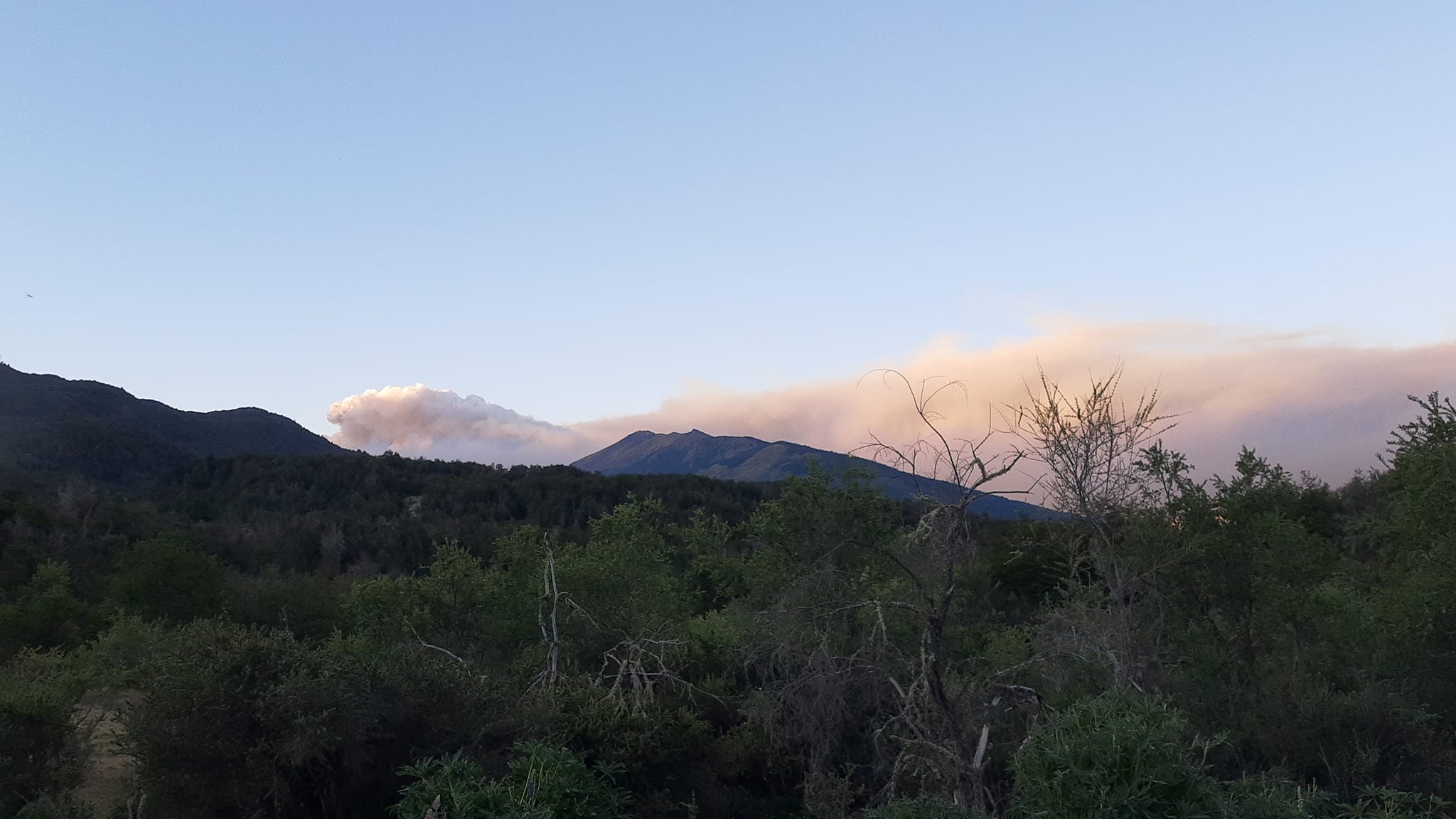 Un análisis del Splif y Protección Civil considera probable que el incendio llegue al valle del Rio Manso Inferior