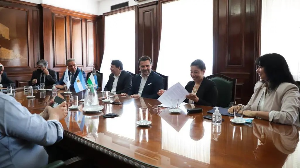 Río Negro y Chubut en conjunto con Energía de Nación firmaron convenio para mejorar el sistema eléctrico en la región