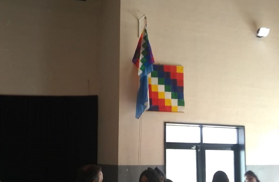 Lectores al Límite por las banderas en la fiesta de egresados de la ESRN N° 10 de El Bolsón