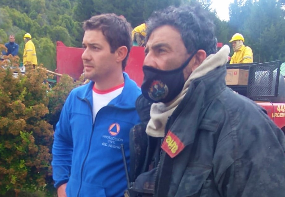 Incendio forestal: Fuertes diferencias entre bomberos y brigadistas en la emergencia ígnea en El Manso