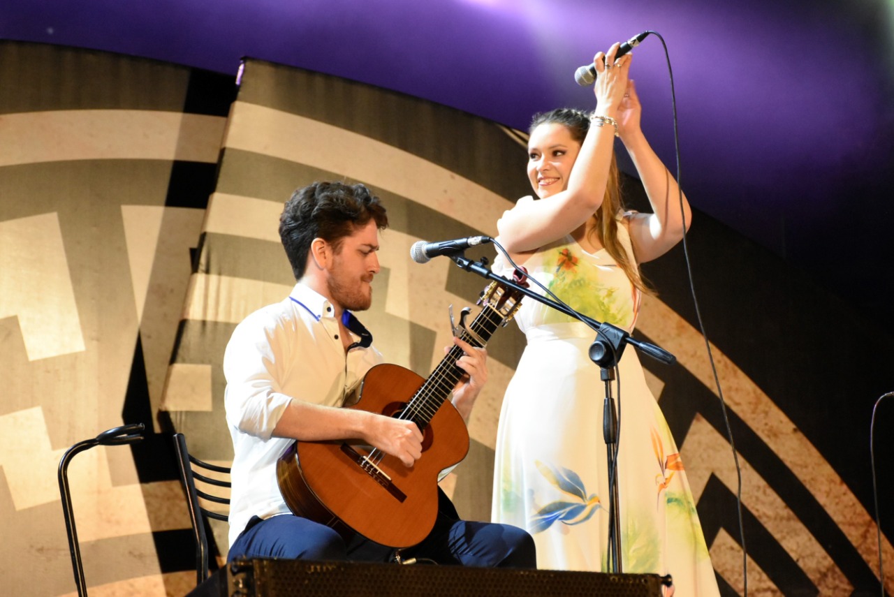 El Bolsón: Ala Par Dúo hoy concierto en la Casa del Bicentenario