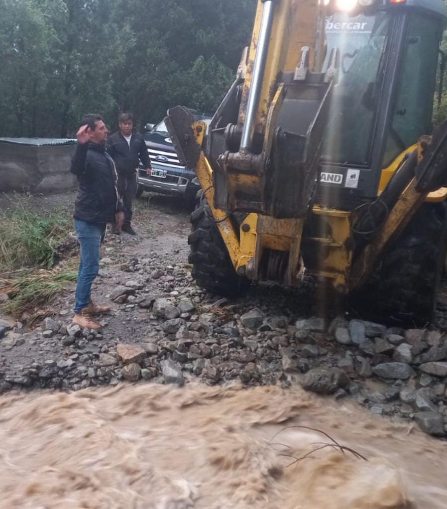 El Bolsón: Serios inconvenientes generó la lluvia en el Villa Turismo ubicado en el faldeo del cerro