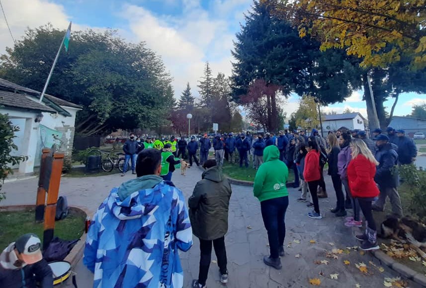 El Bolsón: Trabajadores municipales movilizados en reclamo de mejores salarios