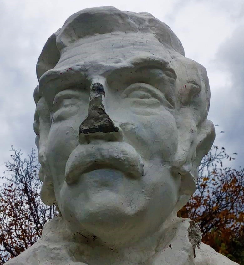 El Bolsón: El vandalismo en el monumento de San Martín generó enojo en vecinos de la localidad
