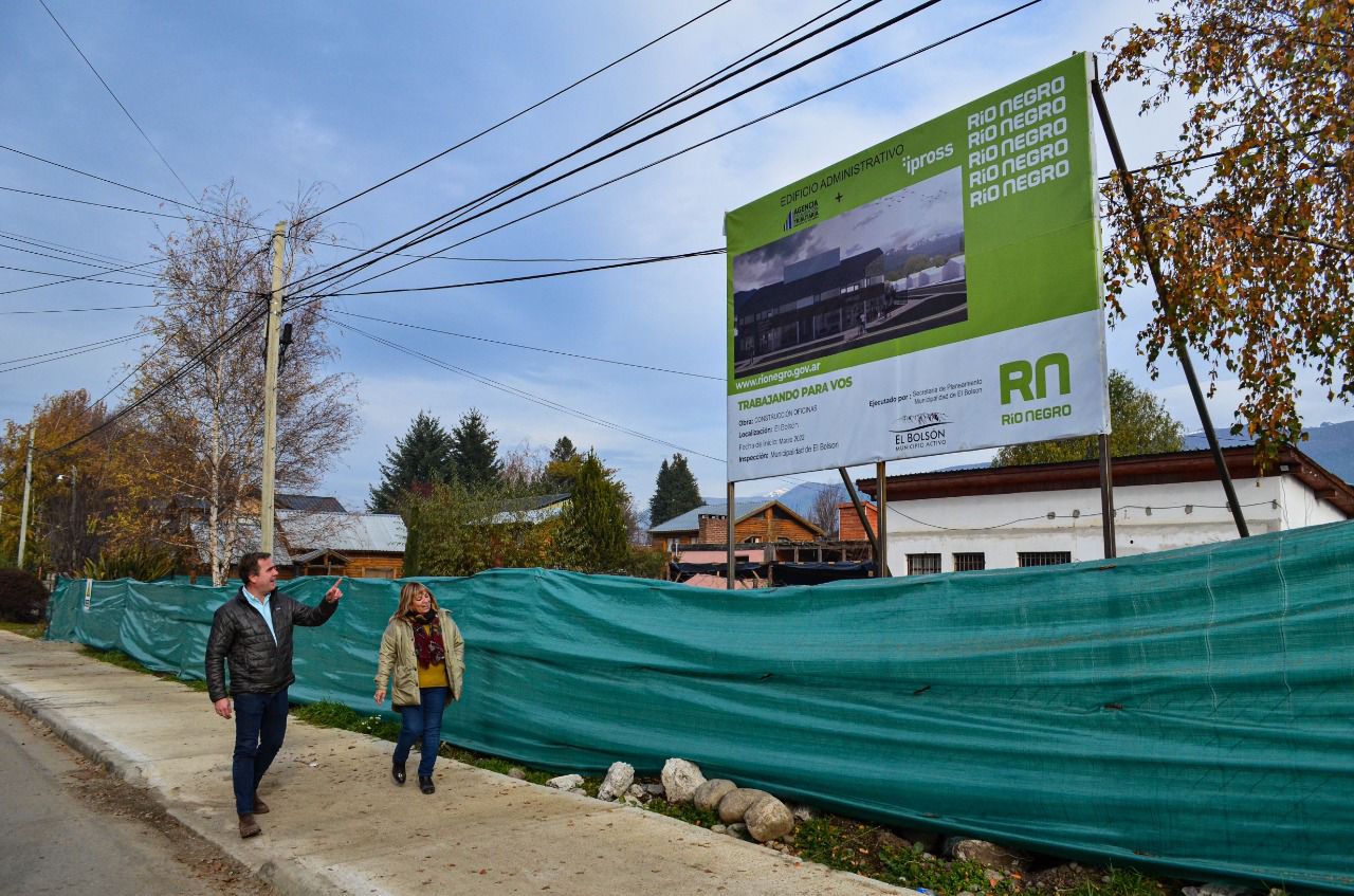 El Bolsón: El intendente visitó la obra construcción del edificio IPROSS y ART