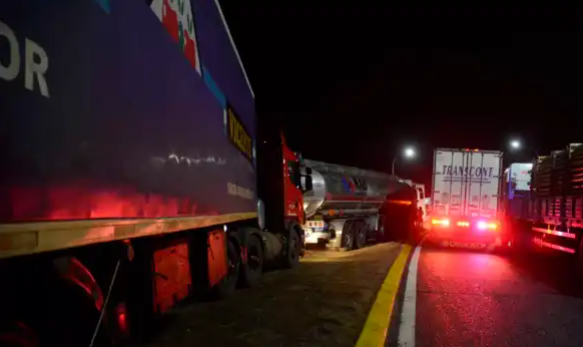 Río Negro: Transportistas retomaron el corte en la ciudad de Roca y se suma otra protesta en Chichinales