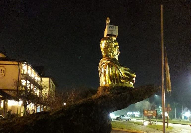Vandalizan en El Bolsón el busto del General M. M. de Güemes