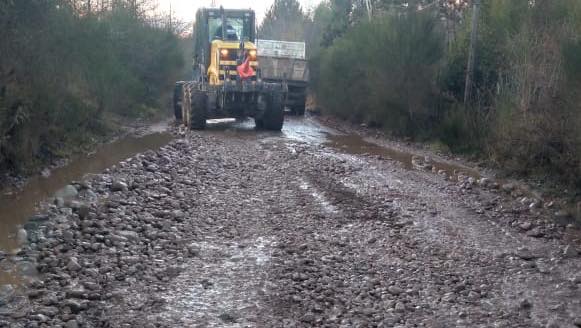 El Bolsón: Trabajan en calles y caminos afectados por la intensas lluvias