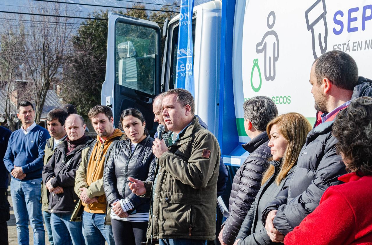 La municipalidad de El Bolsón incorporó al parque automotor un camión compactador de residuos