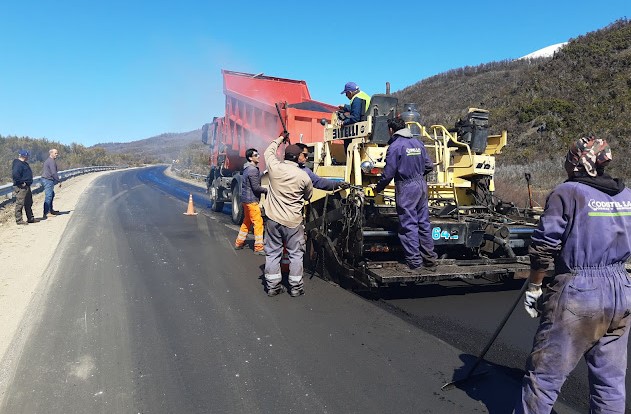 Ruta N 40: Supervisan la obra de bacheo en el tramo El Bolsón – Bariloche