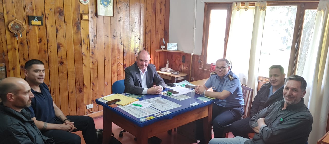 Lago Puelo: La cámara de comercio se reunió con el ministro de seguridad de Chubut y el jefe policial