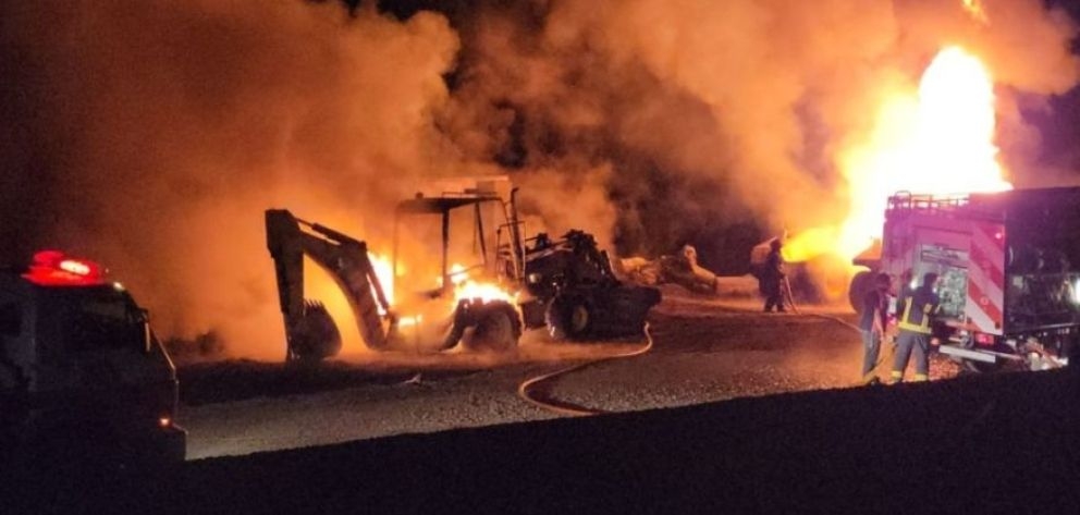 Villa La Angostura: La Justicia investiga el ataque incendiario a tres máquinas viales