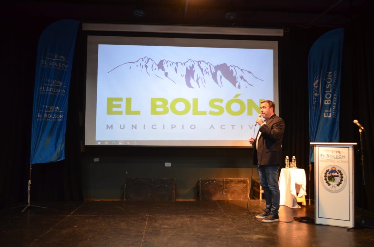 El Bolsón: Presentan plan de reparación de calzada en avenida San Martín Sur