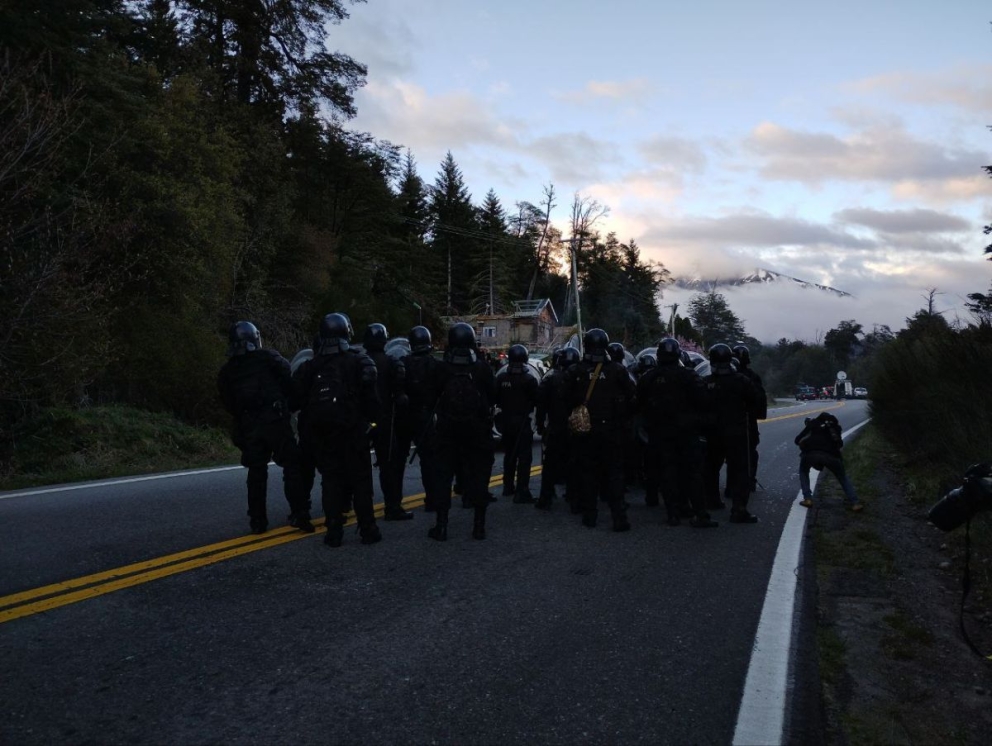 Cortaron la ruta Nacional 40 cortada para el operativo desalojo en Villa Mascardi