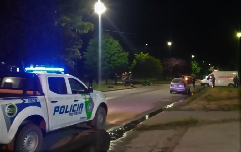 EL BOLSÓN: ACCIDENTE FATAL ANOCHE AL IMPACTAR UN CAMIÓN RECOLECTOR MUNICIPAL Y UNA MOTO