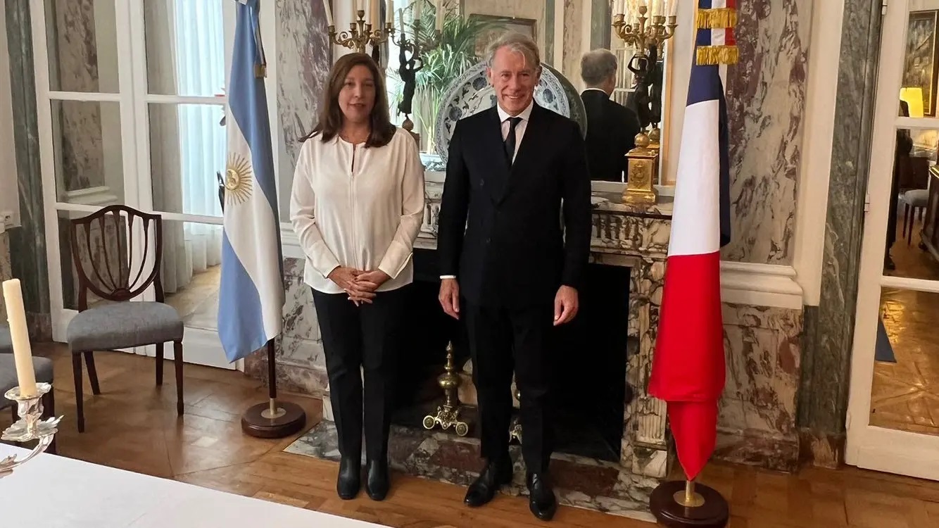 Francia: En París Carreras se reunió con el Embajador Argentino