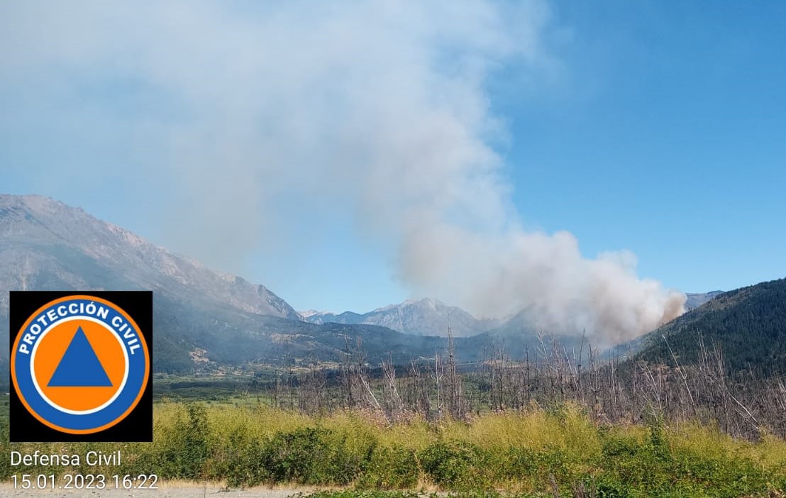 El Hoyo: Incendio forestal fuera de control en la ladera Sur del C° Currumahuida