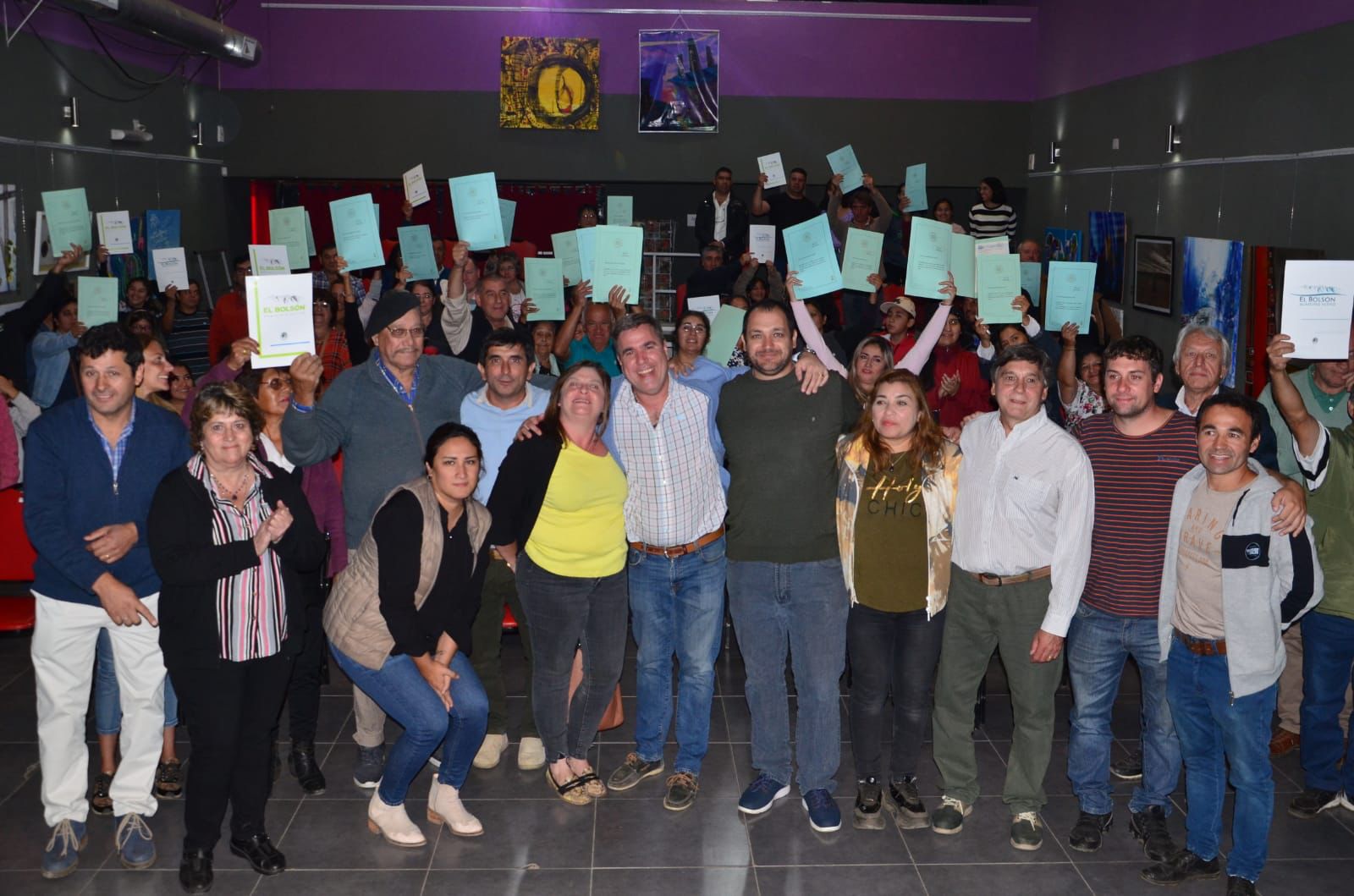 El Bolsón: La municipalidad entrego titulos de propiedad a más de medio centenar de familias