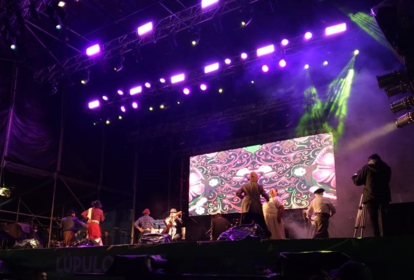 Sele Vera y Banda al Rojo Vivo el delirio de la gente en la segunda noche de la fiesta nacional de Lúpulo