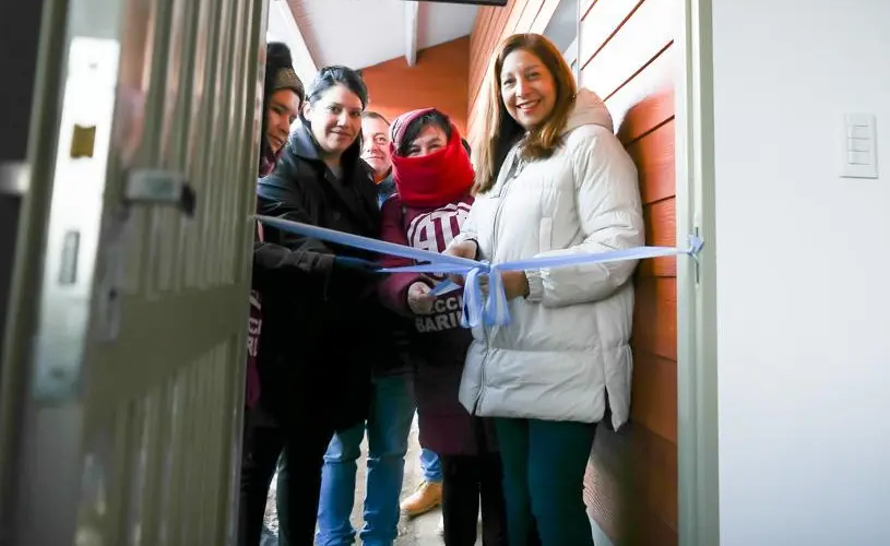 Bariloche: Carreras entregó viviendas y escritura un centenar de familias