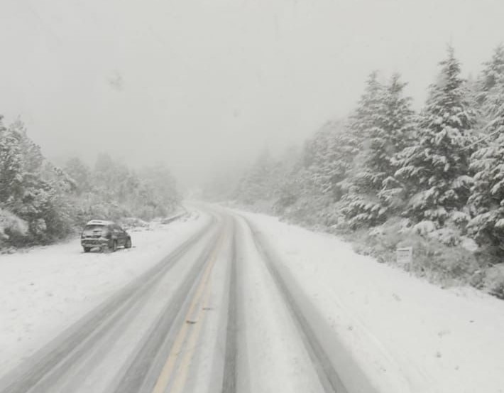 El Bolsón: Continúan las lluvias y las nevadas en la cordillera