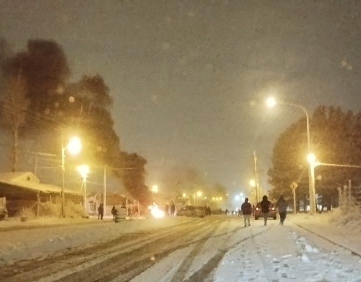 Bariloche: En plena noche hubo disturbios entre policías y grupos organizados en cercanía de Diarco