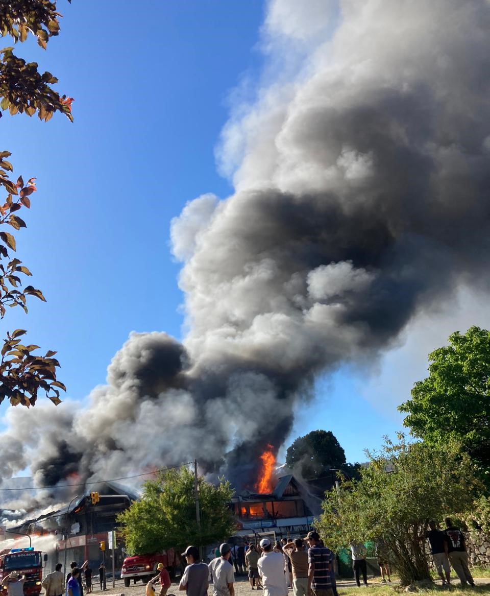 El Bolsón: Se incendió el comercio de electrodomésticos Elvira