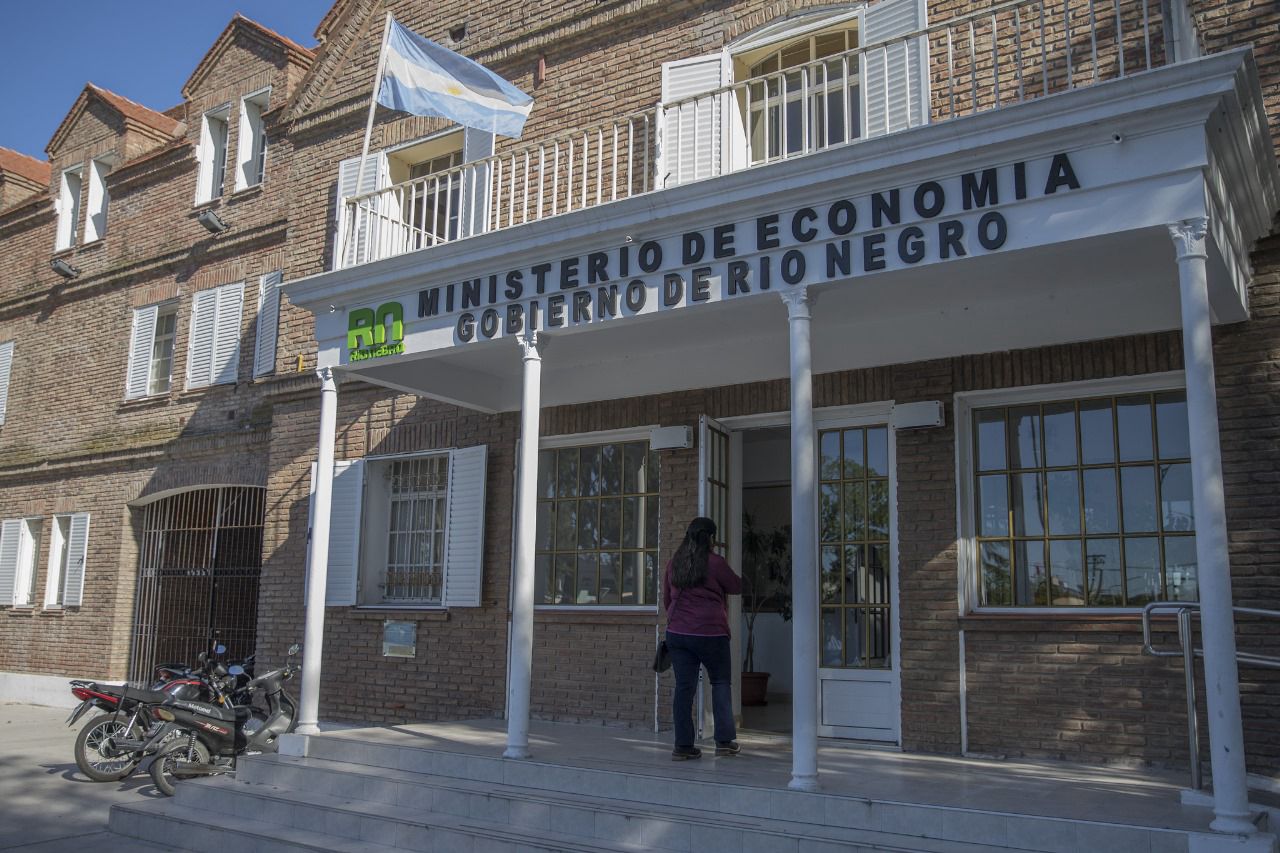 Crisis Económica: Afecta a Río Negro y compromete el pago a Docentes