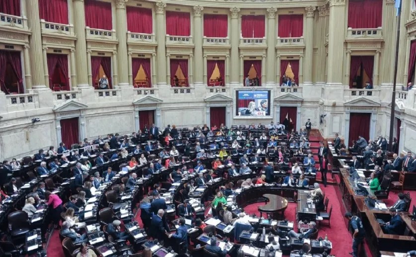 Unión por la Patria solicita tratar el DNU el martes, complicando la votación de la Ley Bases
