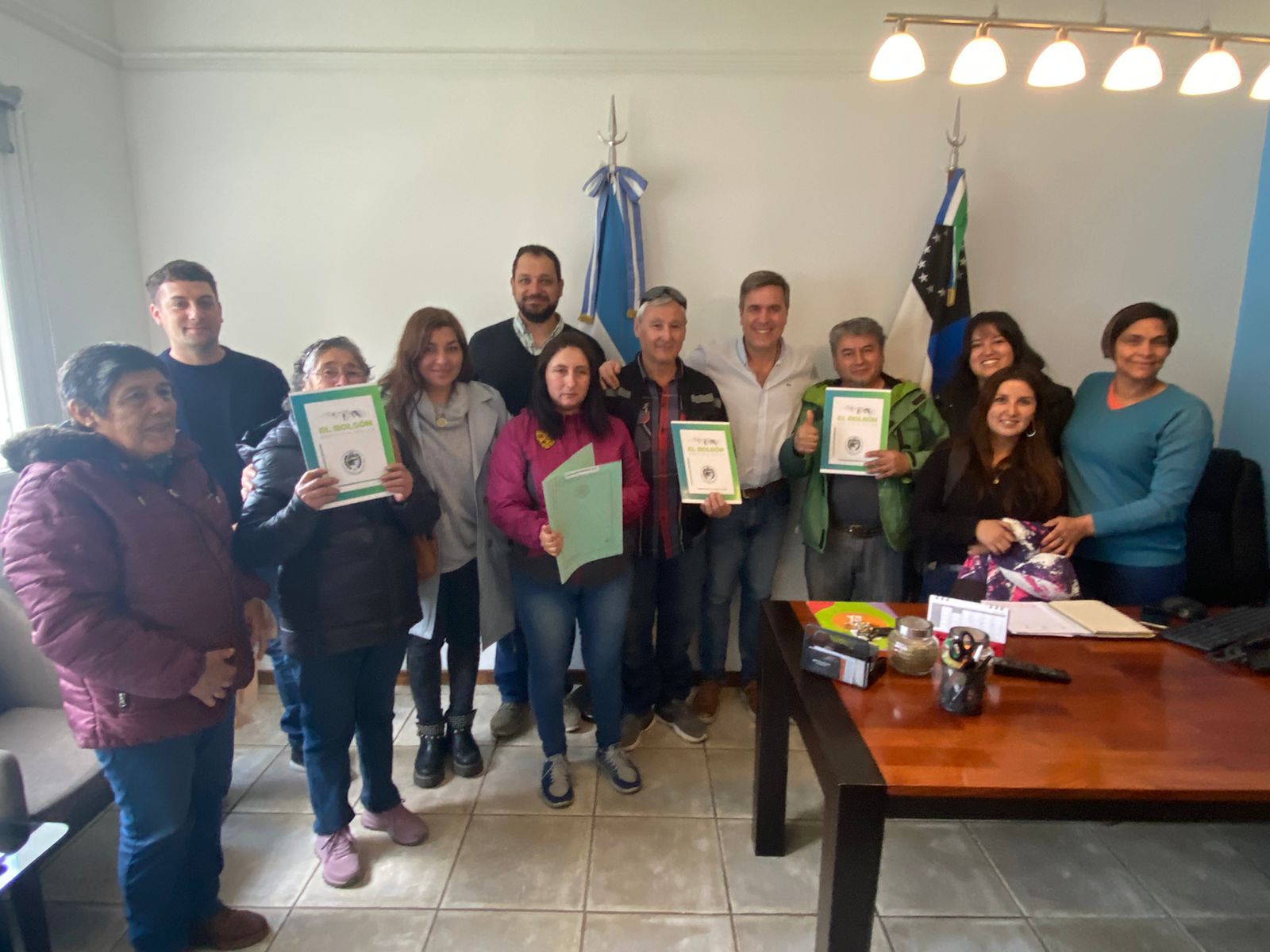 La Municipalidad de El Bolsón Entrega Títulos de Propiedad a Ocho Familias