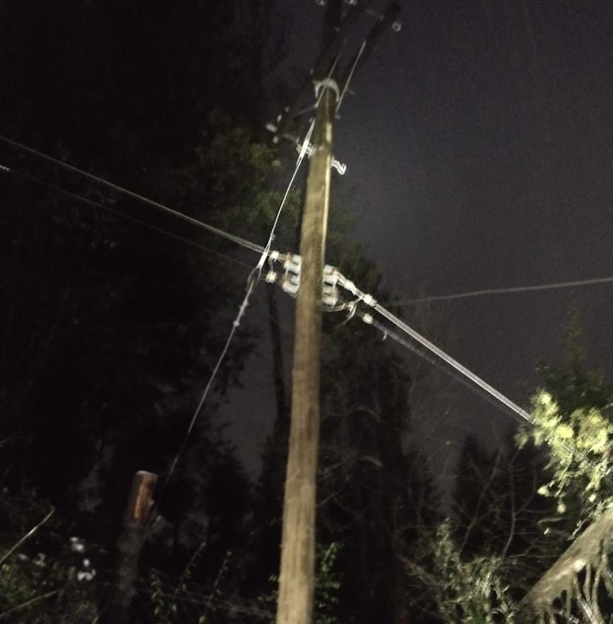 Nevadas en El Bolsón: EdERSA Trabaja Arduamente para Restablecer el Servicio Eléctrico