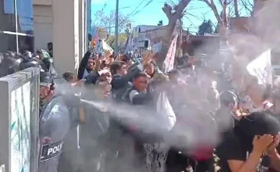 Represión y Protesta: La CTA y ATE Repudian la Violencia Contra Docentes en Río Negro
