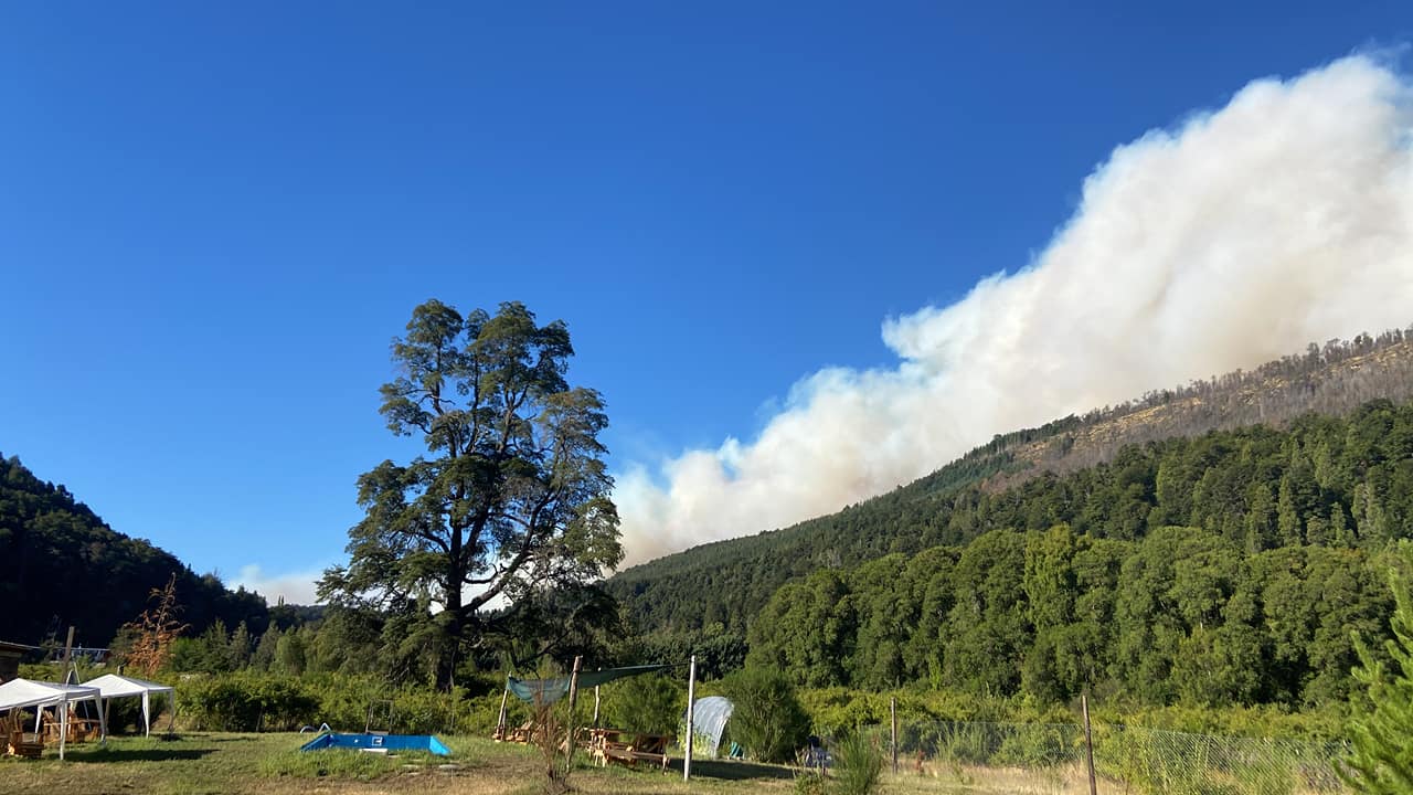 Se incendia un sector de la cordillera en El Bolsón